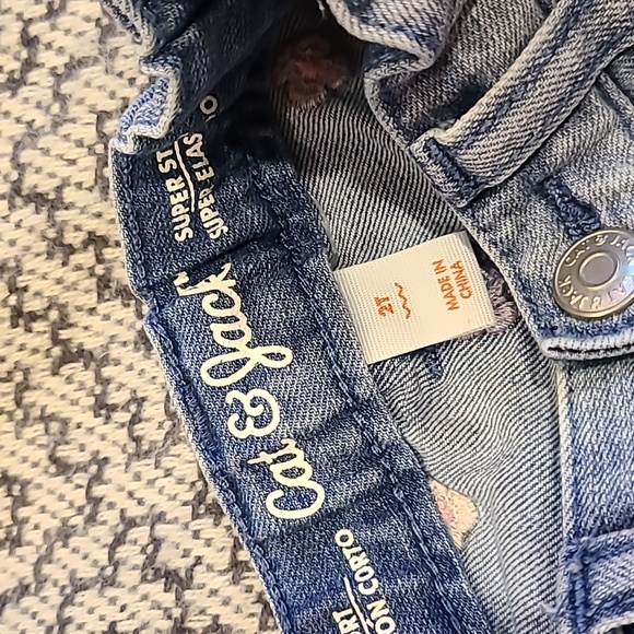 Cat & Jack Girls' Frayed Jean Shorts with Embroidered Flowers Size 2 - Picture 3 of 4